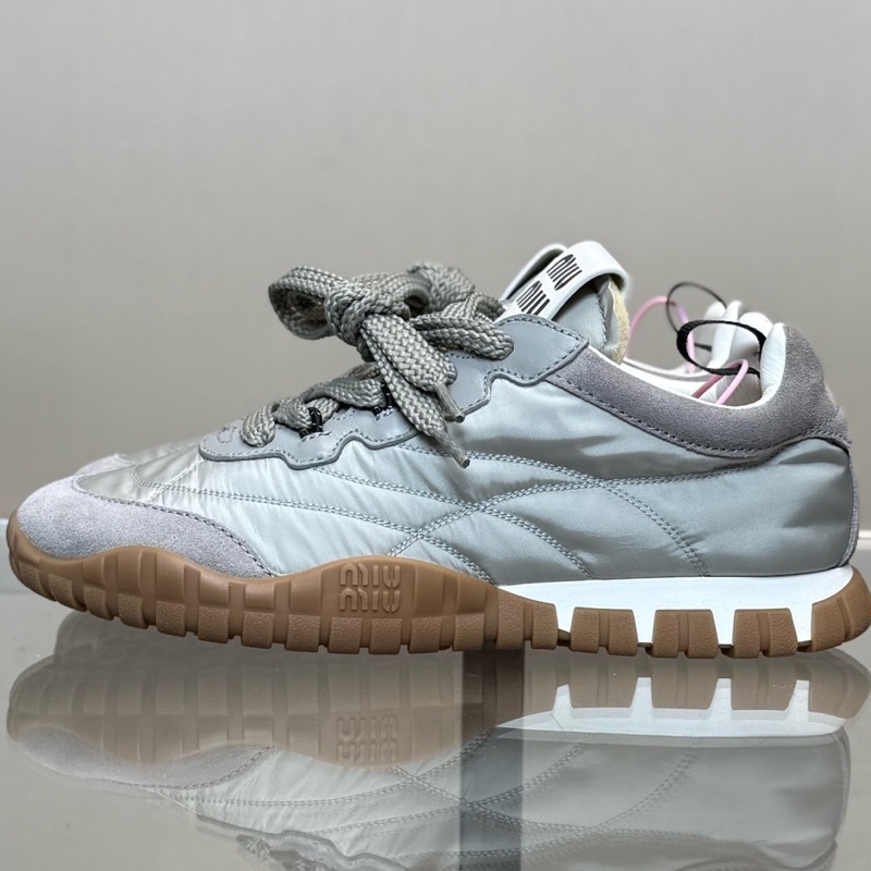99新 繆繆/Miu Miu 26SS Tyre 雲朵灰餅乾德訓鞋 尺碼/36 碼-4