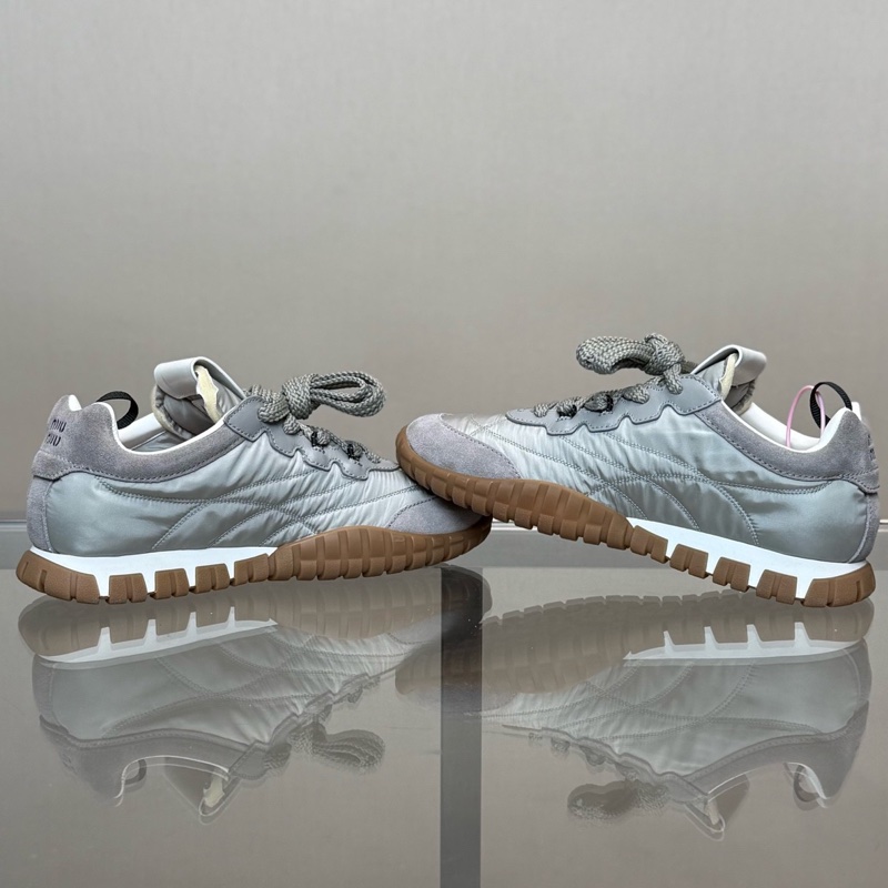 99新 繆繆/Miu Miu 26SS Tyre 雲朵灰餅乾德訓鞋 尺碼/36 碼-5