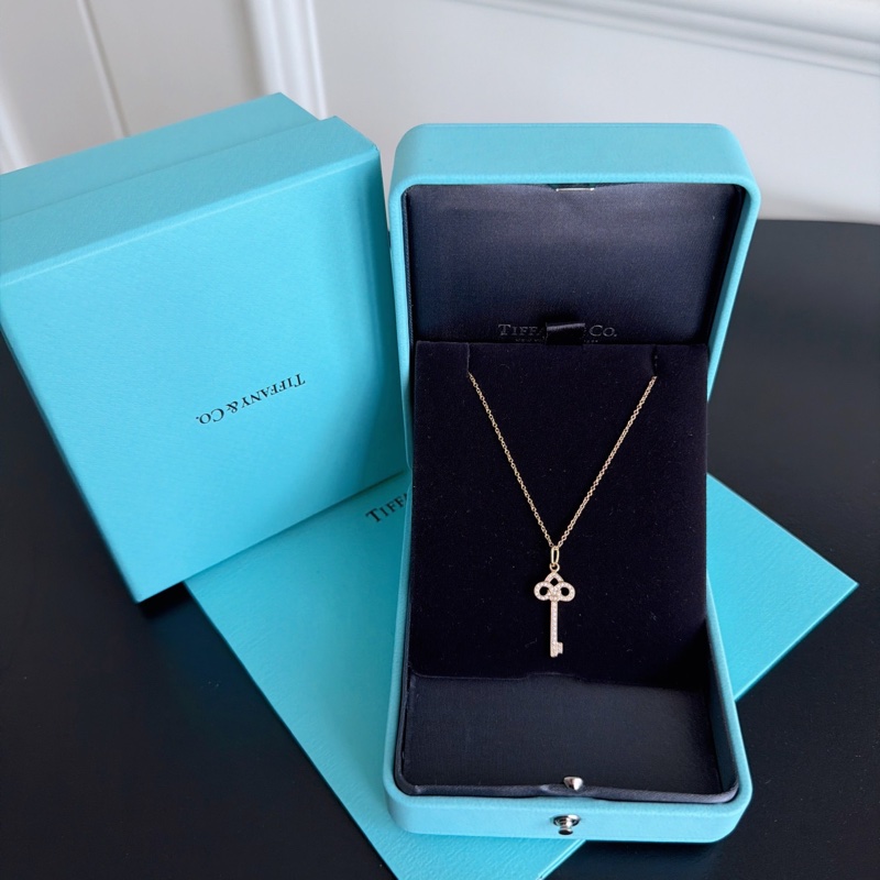 【近新閒置品】蒂芙尼Tiffany&co keys系列 mini鳶尾花滿鑽鑰匙項鍊 18k玫瑰金-2
