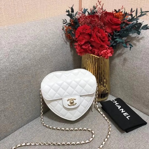 22s CHANEL香奈兒春夏愛心包羊皮金扣鏈條包，芯片款