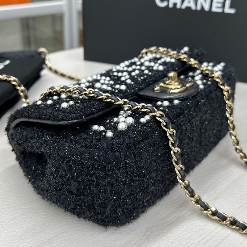 【近新閒置品】98成新 香奈兒 Chanel 黑色毛呢珍珠翻蓋CF大mini 尺寸20*12 鐳射24開無卡-4