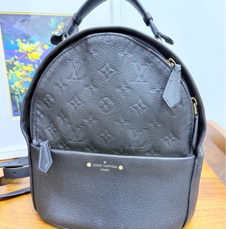 88新✨櫃上破十萬的L V後背包🏅好揹好看的黑色🖤 耐用牛皮小書包-1