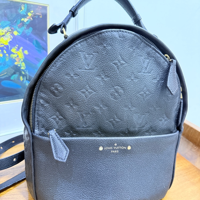 88新✨櫃上破十萬的L V後背包🏅好揹好看的黑色🖤 耐用牛皮小書包-3