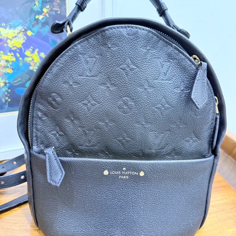 88新✨櫃上破十萬的L V後背包🏅好揹好看的黑色🖤 耐用牛皮小書包-4
