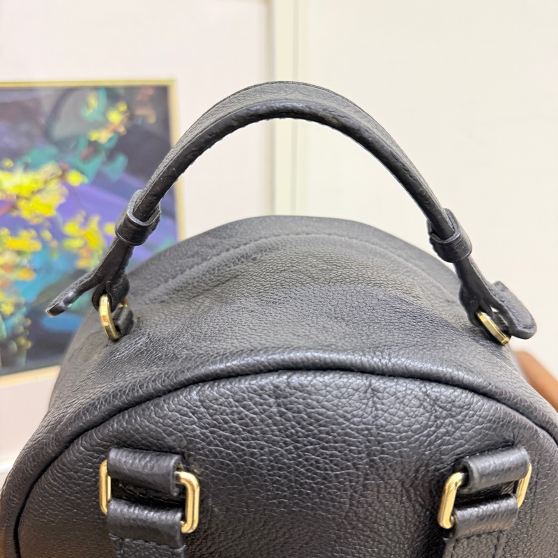 88新✨櫃上破十萬的L V後背包🏅好揹好看的黑色🖤 耐用牛皮小書包-6