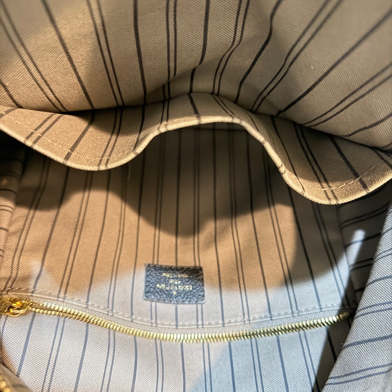 88新✨櫃上破十萬的L V後背包🏅好揹好看的黑色🖤 耐用牛皮小書包-22