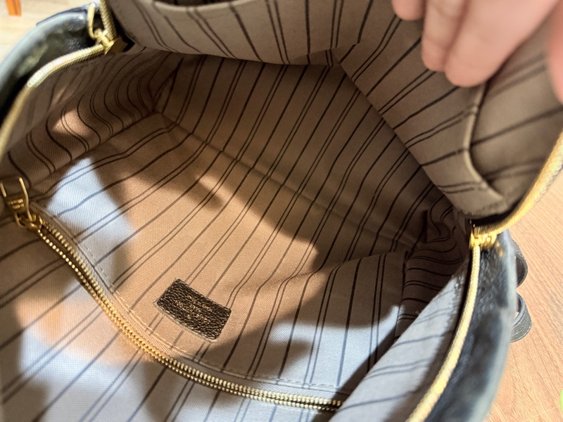 88新✨櫃上破十萬的L V後背包🏅好揹好看的黑色🖤 耐用牛皮小書包-23