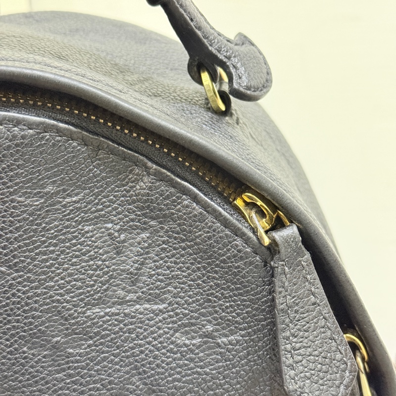 88新✨櫃上破十萬的L V後背包🏅好揹好看的黑色🖤 耐用牛皮小書包-28