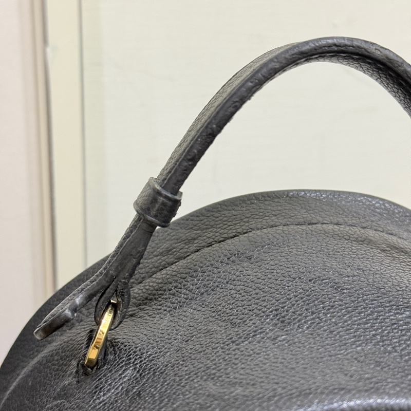 88新✨櫃上破十萬的L V後背包🏅好揹好看的黑色🖤 耐用牛皮小書包-31