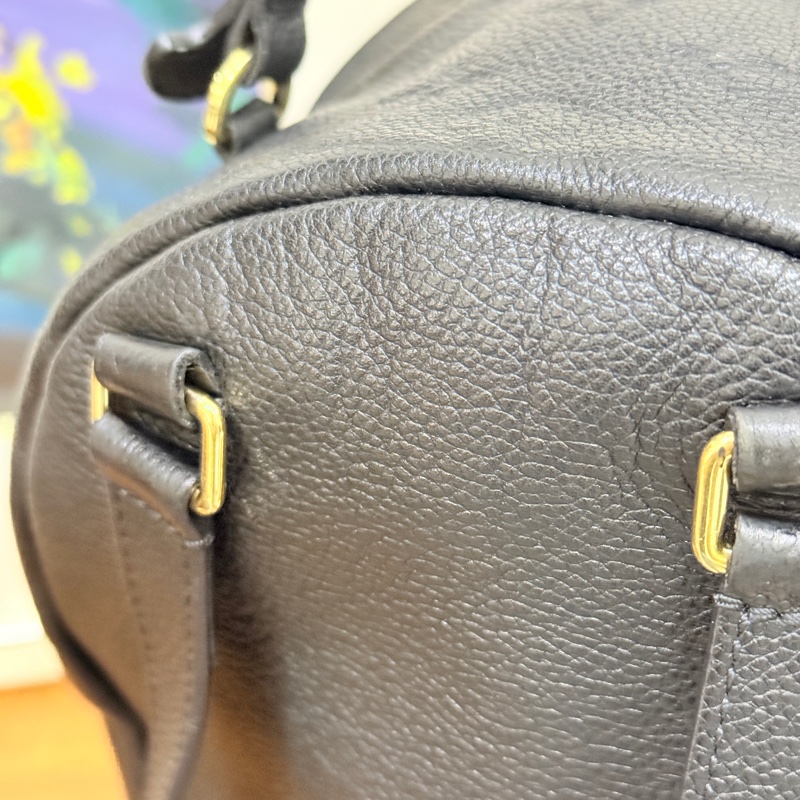 88新✨櫃上破十萬的L V後背包🏅好揹好看的黑色🖤 耐用牛皮小書包-35