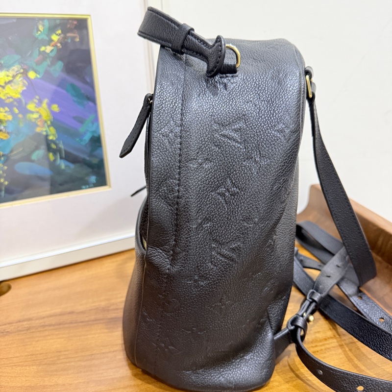 88新✨櫃上破十萬的L V後背包🏅好揹好看的黑色🖤 耐用牛皮小書包-41