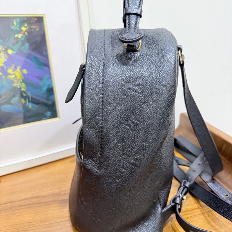 88新✨櫃上破十萬的L V後背包🏅好揹好看的黑色🖤 耐用牛皮小書包-42