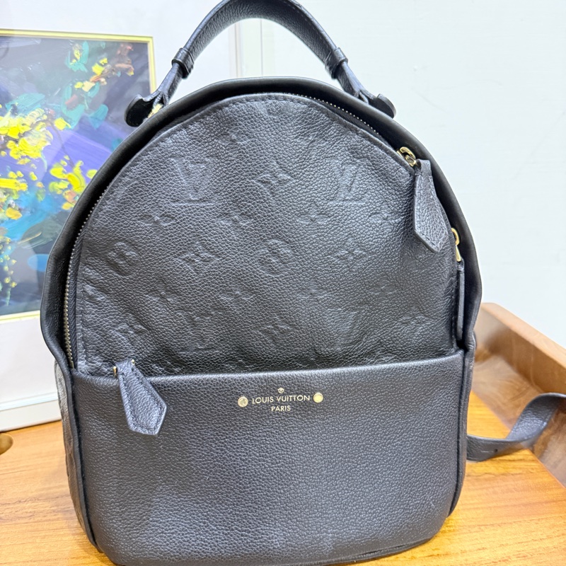 88新✨櫃上破十萬的L V後背包🏅好揹好看的黑色🖤 耐用牛皮小書包-43