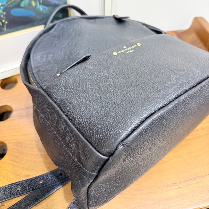 88新✨櫃上破十萬的L V後背包🏅好揹好看的黑色🖤 耐用牛皮小書包-45