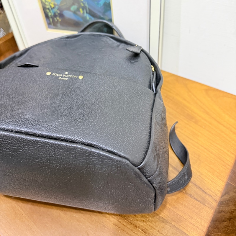 88新✨櫃上破十萬的L V後背包🏅好揹好看的黑色🖤 耐用牛皮小書包-46