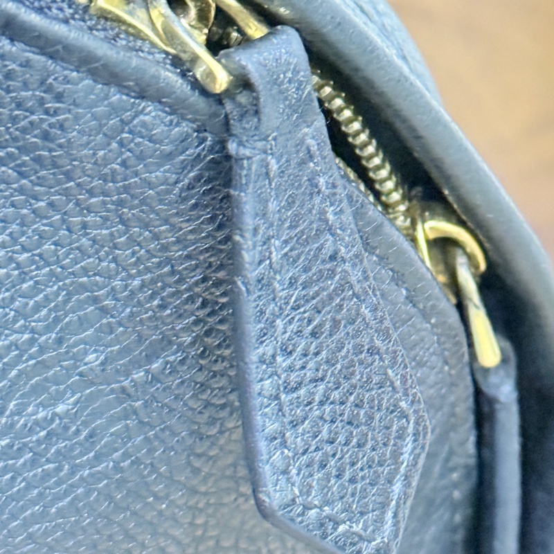 88新✨櫃上破十萬的L V後背包🏅好揹好看的黑色🖤 耐用牛皮小書包-48