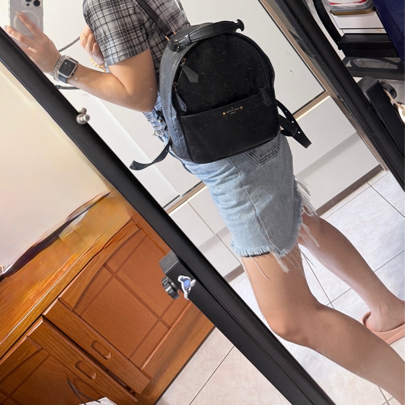 88新✨櫃上破十萬的L V後背包🏅好揹好看的黑色🖤 耐用牛皮小書包-53