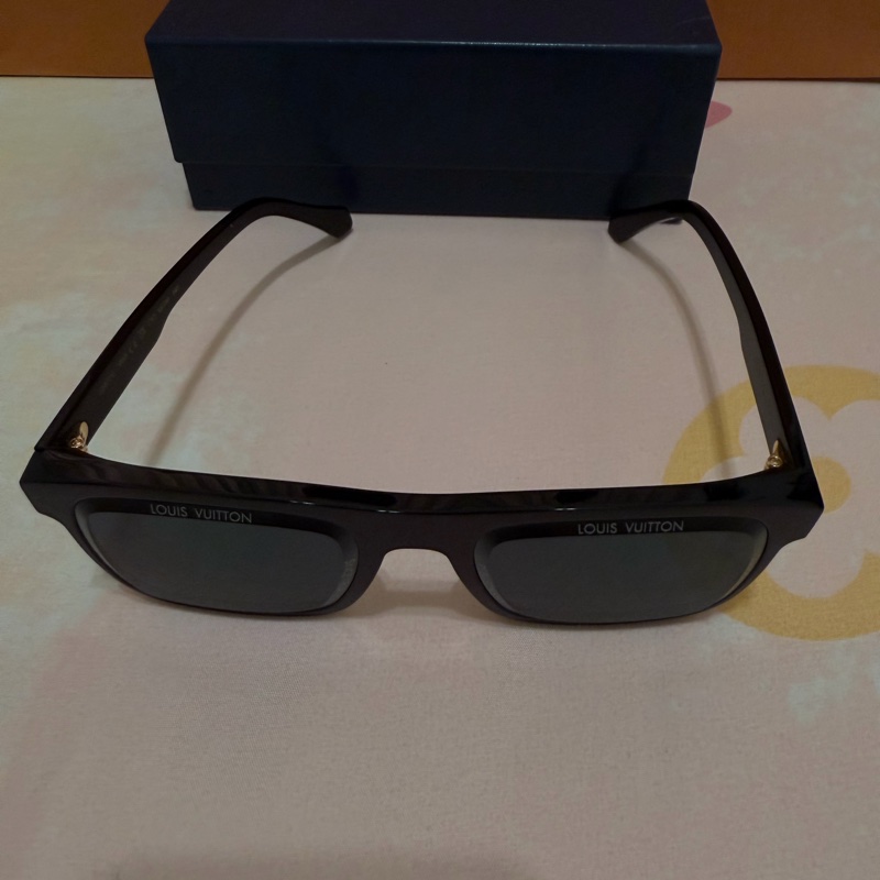LV Super Vision 方框太陽眼鏡 黑色 幾近全新-2