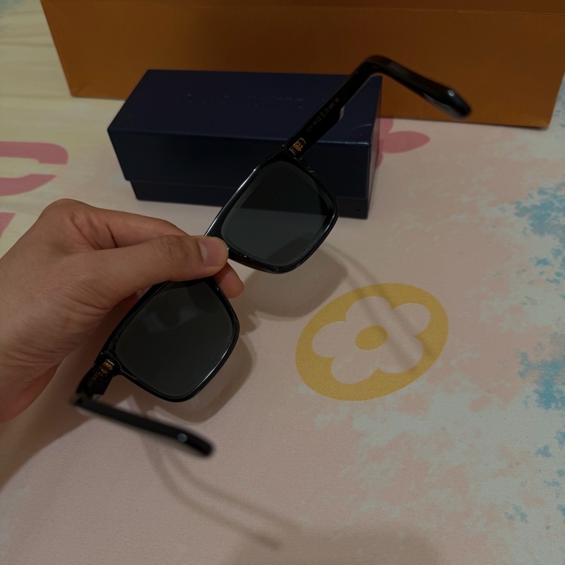 LV Super Vision 方框太陽眼鏡 黑色 幾近全新-3
