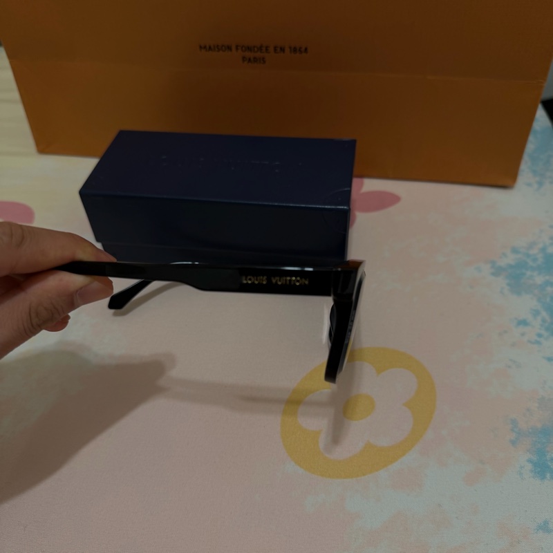 LV Super Vision 方框太陽眼鏡 黑色 幾近全新-5