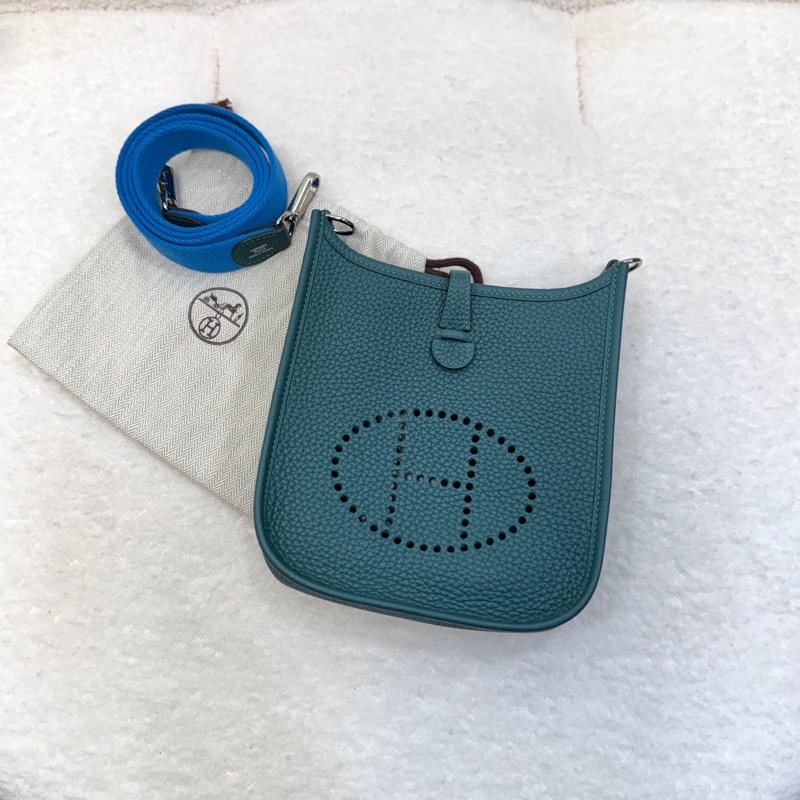 撞色吸睛 愛馬仕Hermès Mini Evelyne T/C皮銀釦 眩暈綠U4 拼桑給巴爾藍B3背帶 TPM16 絕美配色 活潑優雅 🥑-4