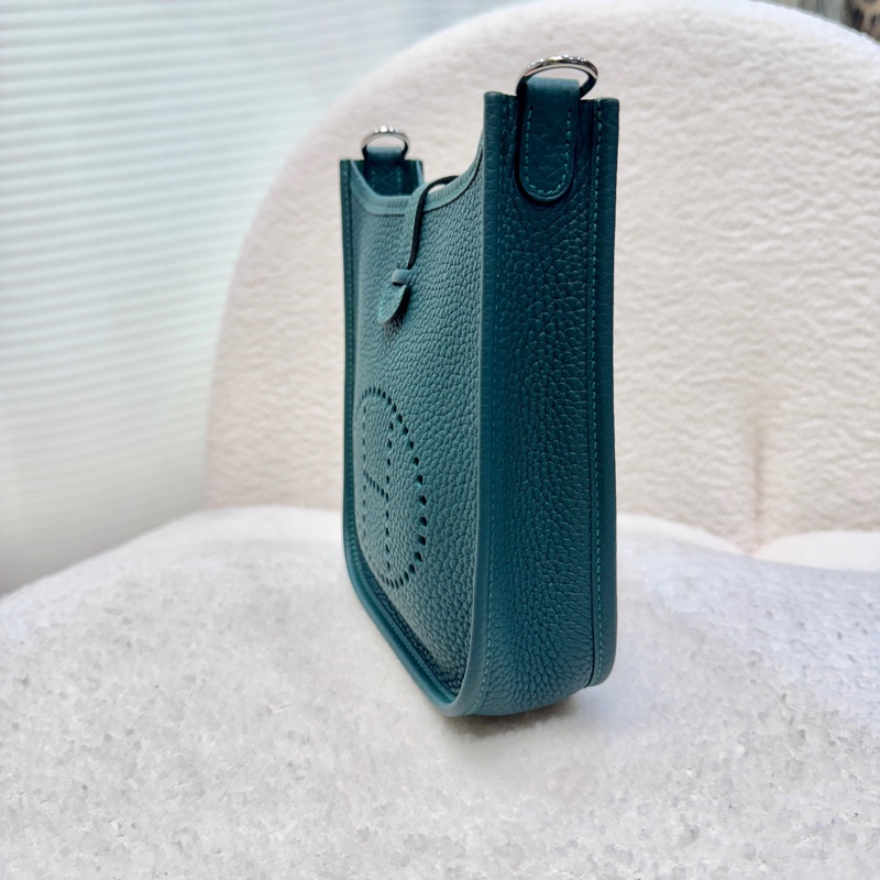 撞色吸睛 愛馬仕Hermès Mini Evelyne T/C皮銀釦 眩暈綠U4 拼桑給巴爾藍B3背帶 TPM16 絕美配色 活潑優雅 🥑-7