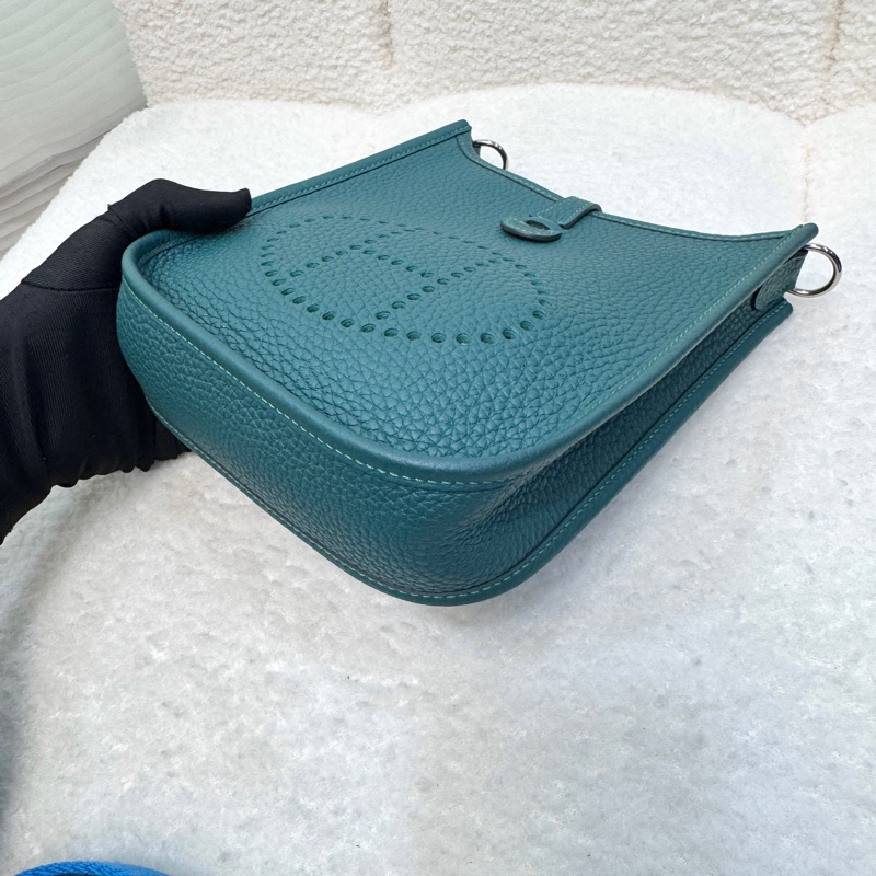 撞色吸睛 愛馬仕Hermès Mini Evelyne T/C皮銀釦 眩暈綠U4 拼桑給巴爾藍B3背帶 TPM16 絕美配色 活潑優雅 🥑-10