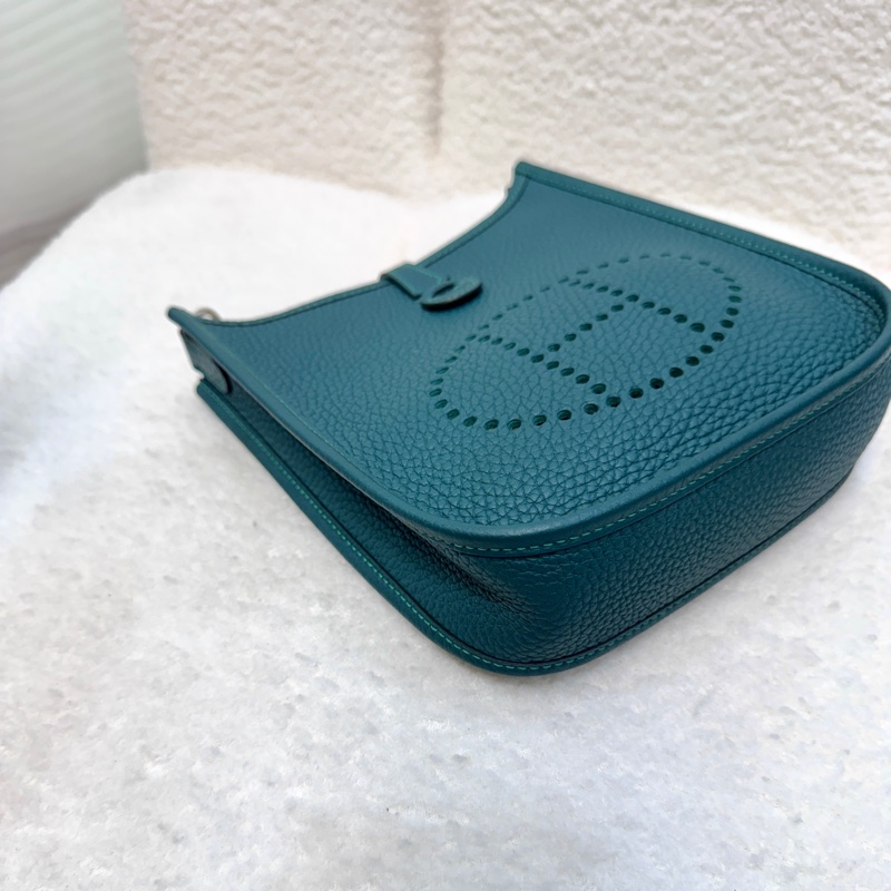撞色吸睛 愛馬仕Hermès Mini Evelyne T/C皮銀釦 眩暈綠U4 拼桑給巴爾藍B3背帶 TPM16 絕美配色 活潑優雅 🥑-11