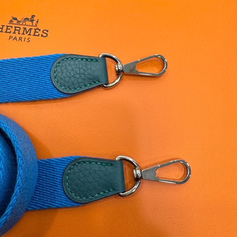 撞色吸睛 愛馬仕Hermès Mini Evelyne T/C皮銀釦 眩暈綠U4 拼桑給巴爾藍B3背帶 TPM16 絕美配色 活潑優雅 🥑-13