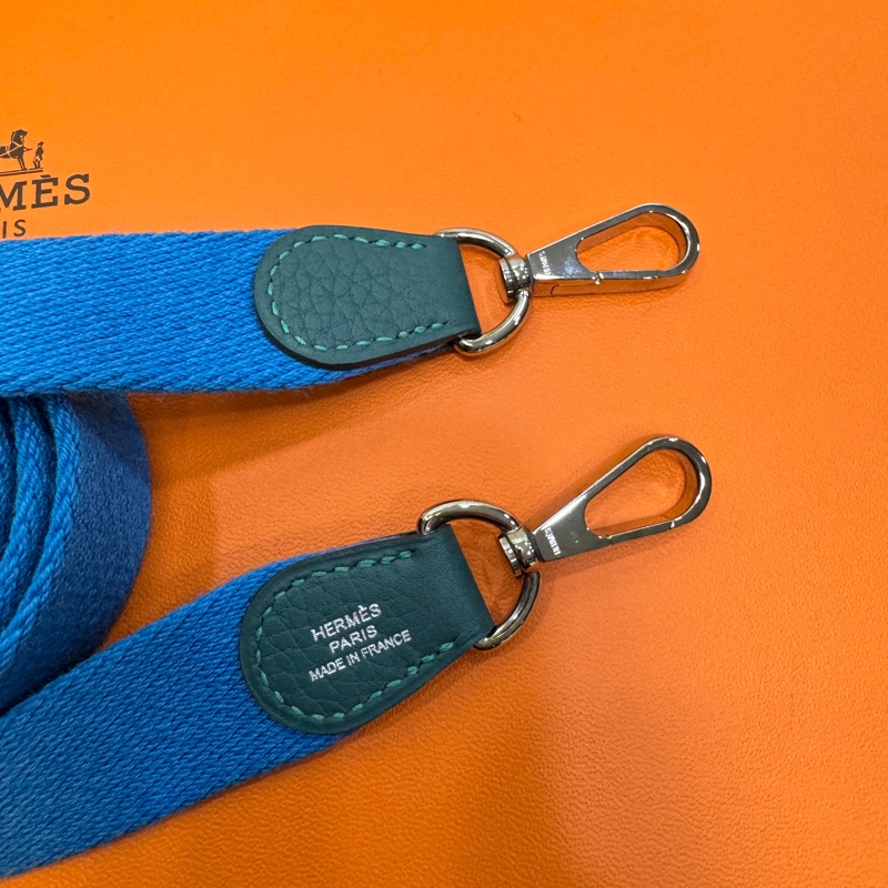 撞色吸睛 愛馬仕Hermès Mini Evelyne T/C皮銀釦 眩暈綠U4 拼桑給巴爾藍B3背帶 TPM16 絕美配色 活潑優雅 🥑-14