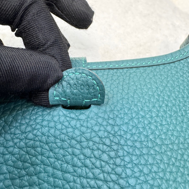 撞色吸睛 愛馬仕Hermès Mini Evelyne T/C皮銀釦 眩暈綠U4 拼桑給巴爾藍B3背帶 TPM16 絕美配色 活潑優雅 🥑-15