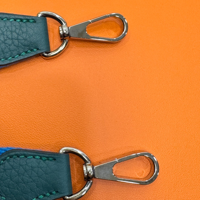 撞色吸睛 愛馬仕Hermès Mini Evelyne T/C皮銀釦 眩暈綠U4 拼桑給巴爾藍B3背帶 TPM16 絕美配色 活潑優雅 🥑-18