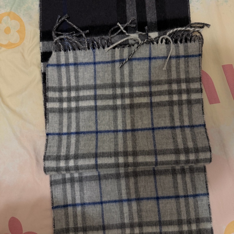 Burberry 經典格紋圍巾｜深色百搭｜質感很好-2