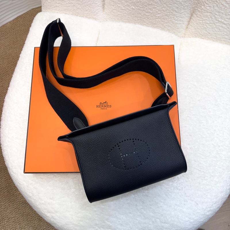 愛馬仕餐盤包Hermès Videpoches 黑色Togo皮帆布背袋肩背包 H084283-1