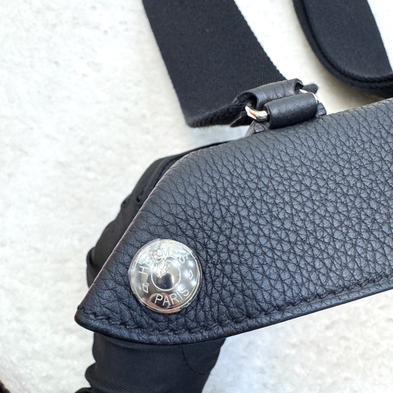 愛馬仕餐盤包Hermès Videpoches 黑色Togo皮帆布背袋肩背包 H084283-15