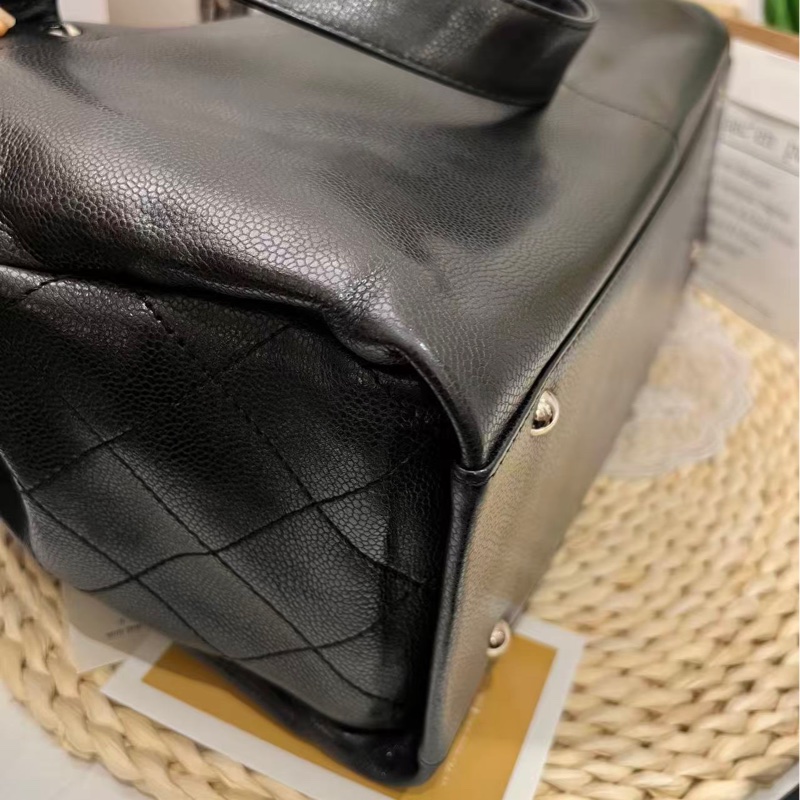 Chanel Caviar Skin tote bag-11