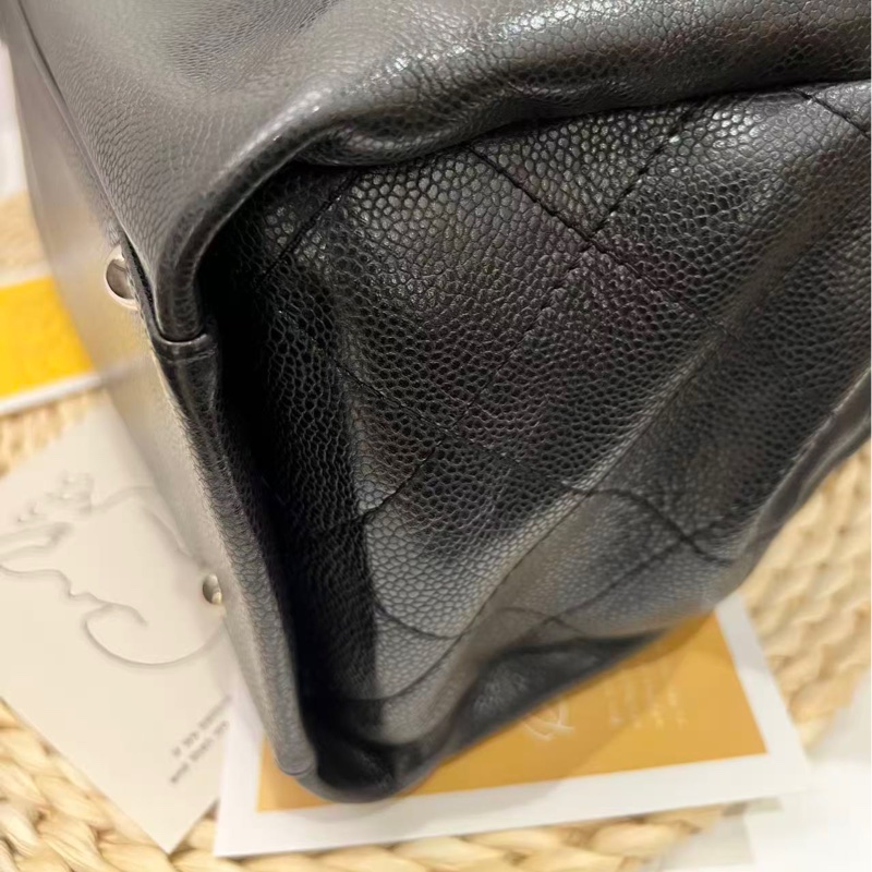 Chanel Caviar Skin tote bag-13