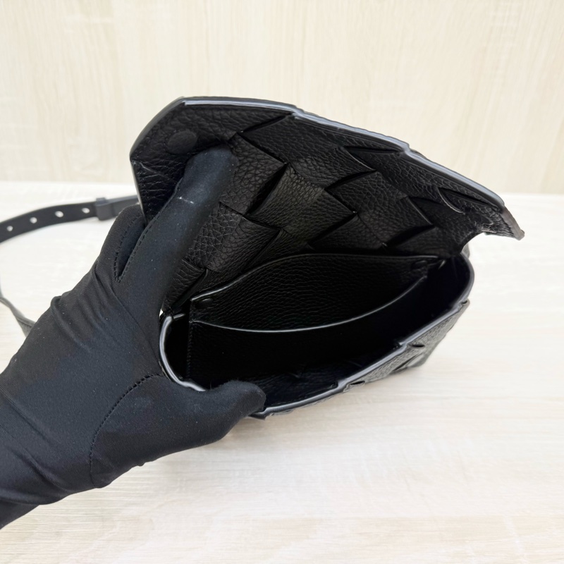 BV黑編織牛皮Diago 腰包805773V4FV18803-8