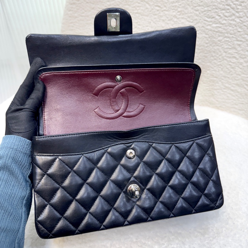 🕯️超優惠香奈兒CHANEL Classic Flap 25cm黑銀羊皮雙蓋口蓋包 A01112優雅大氣 🖤-15