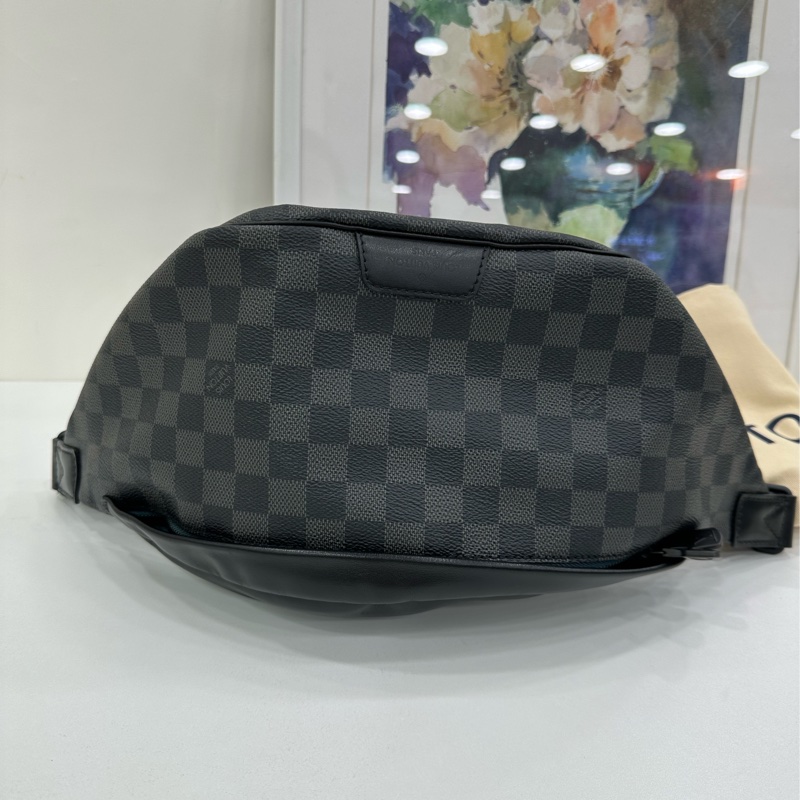 Lv 路易威登 黑色棋盤格帆布拼皮Discovery Bumbag系列腰包 47*9*20cm 19年編碼-1