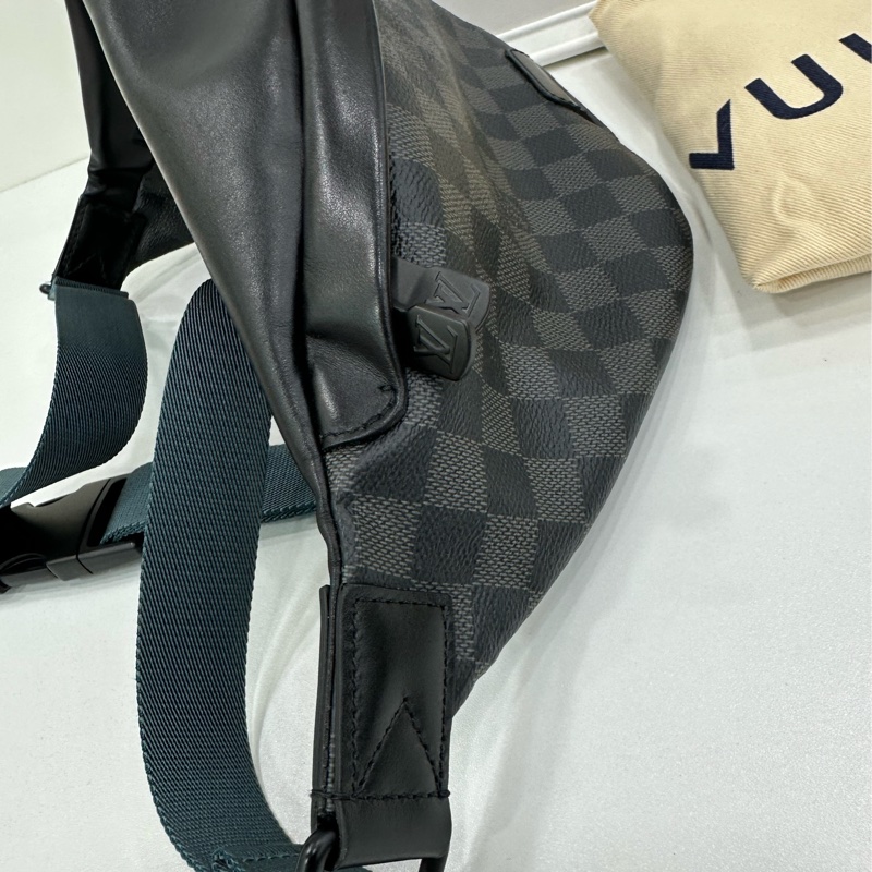 Lv 路易威登 黑色棋盤格帆布拼皮Discovery Bumbag系列腰包 47*9*20cm 19年編碼-3