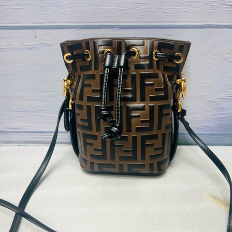 Fendi 水桶包