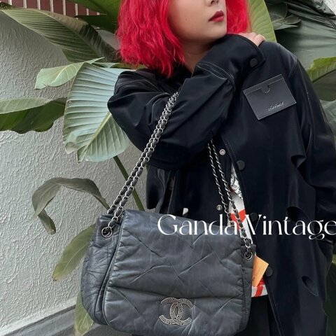 Chanel 黑銀褶皺珠光牛皮  雲朵包鏈條包 24×33×12cm 98新配件塵袋