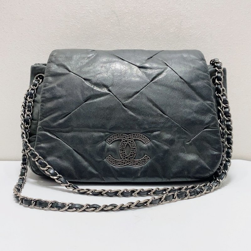 Chanel 黑銀褶皺珠光牛皮  雲朵包鏈條包 24×33×12cm 98新配件塵袋-1