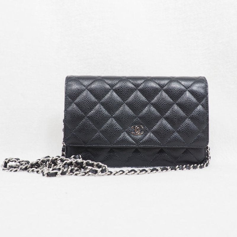 CHANEL Wallet On Chain WOC 黑色銀扣鏈帶肩背包-0