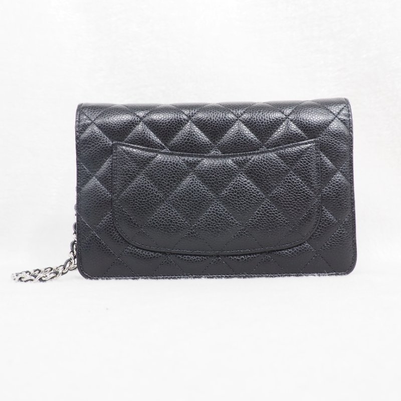 CHANEL Wallet On Chain WOC 黑色銀扣鏈帶肩背包-1