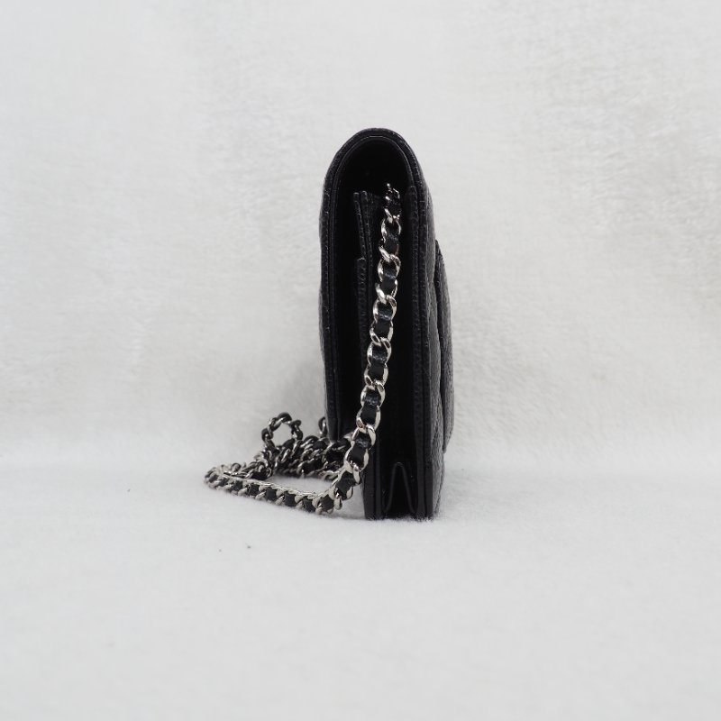 CHANEL Wallet On Chain WOC 黑色銀扣鏈帶肩背包-2