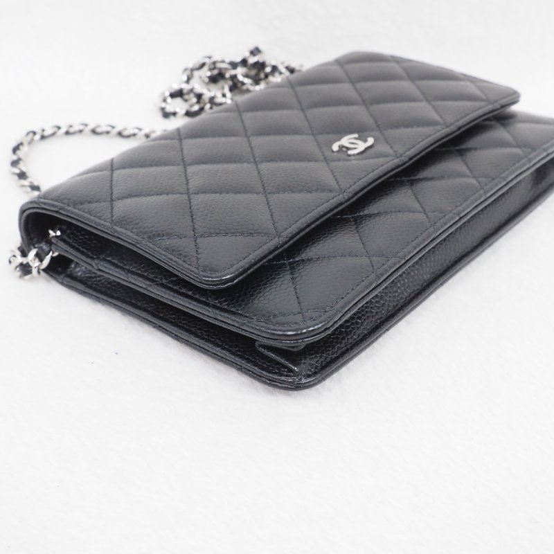 CHANEL Wallet On Chain WOC 黑色銀扣鏈帶肩背包-4