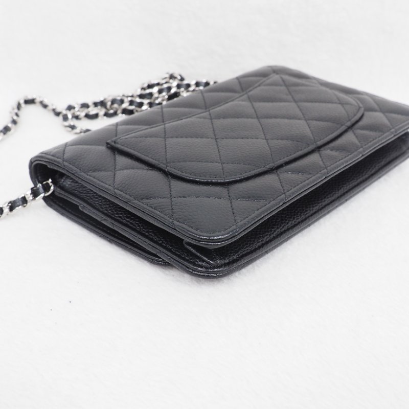 CHANEL Wallet On Chain WOC 黑色銀扣鏈帶肩背包-6