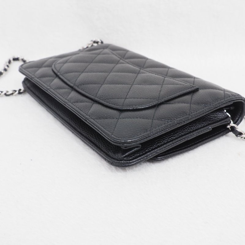 CHANEL Wallet On Chain WOC 黑色銀扣鏈帶肩背包-7